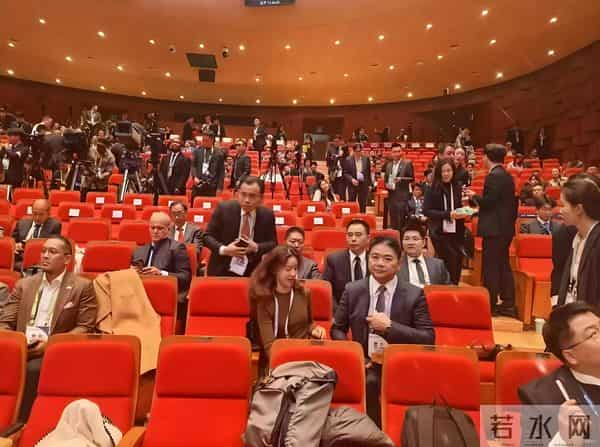 高嫁从来不是童话，而是权力博弈：赢麻了的章泽天，好有“狼性”