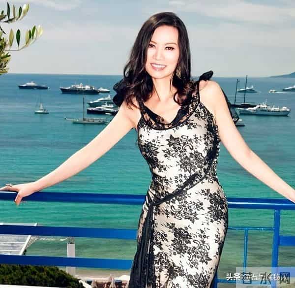 睡完首富睡总统!从厂妹到顶级名媛,捞金268亿的她,到底凭啥?