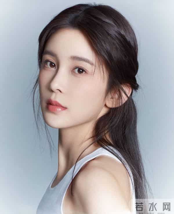 赵樱子直播曝一线男友姓张，系仙侠剧顶流比她小11岁，你能猜出吗