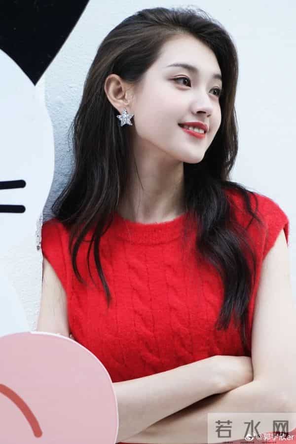 终于理解为什么叫她“短剧颜值天花板”了!温婉大方,素颜超级美