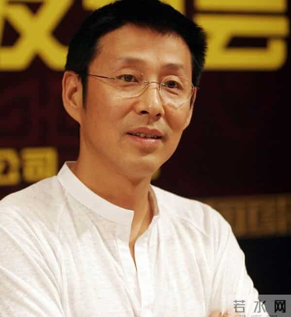 事情闹大了！秦雯“袭警捞人”事件遭官媒喊话，吐槽倪妮被硬刚