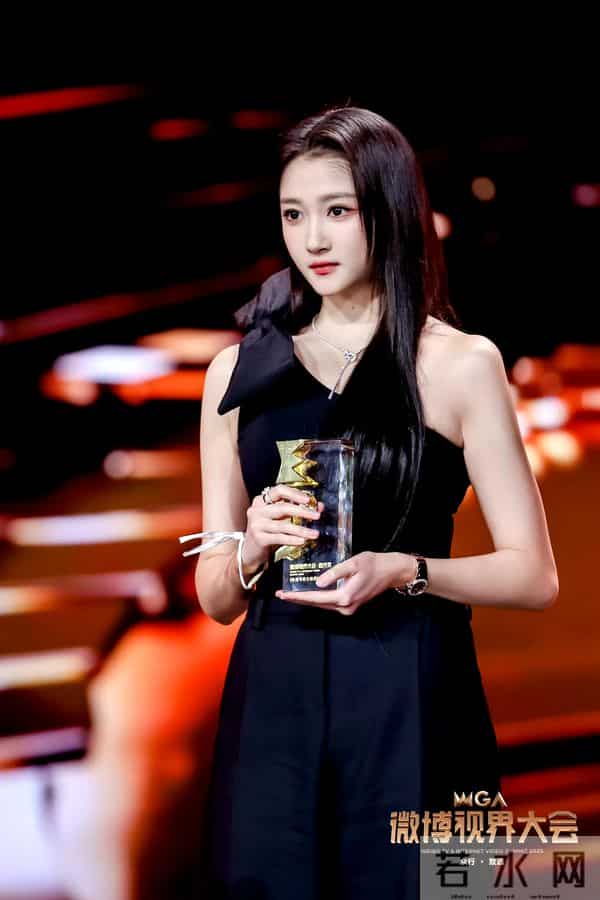 关晓彤微博视界大会写真美图