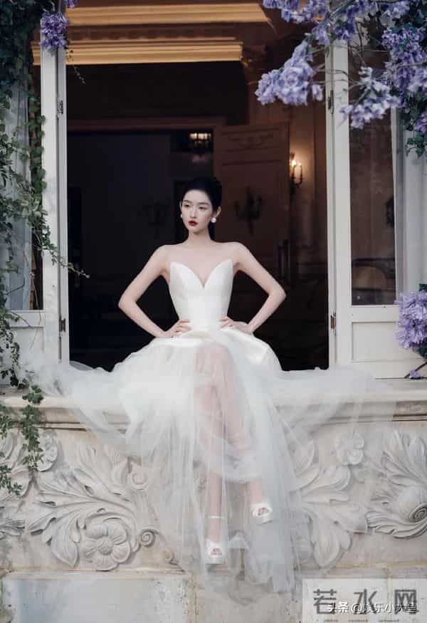 王玉雯亮相微博视界大会红毯,肌肤如雪,美得似小公主!