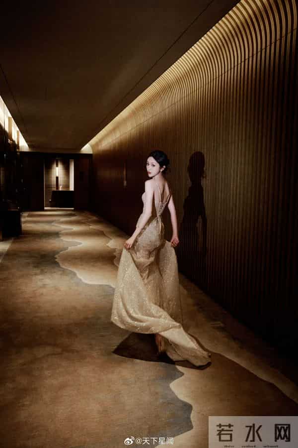 吴宣仪舞台上很美，不过皮肤好像也没有想象中那么白皙透亮