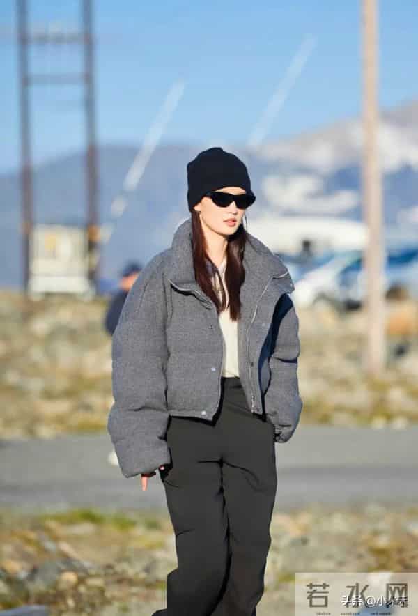 李沁在《花儿与少年7》里的穿搭！简直是户外时尚教科书啊！