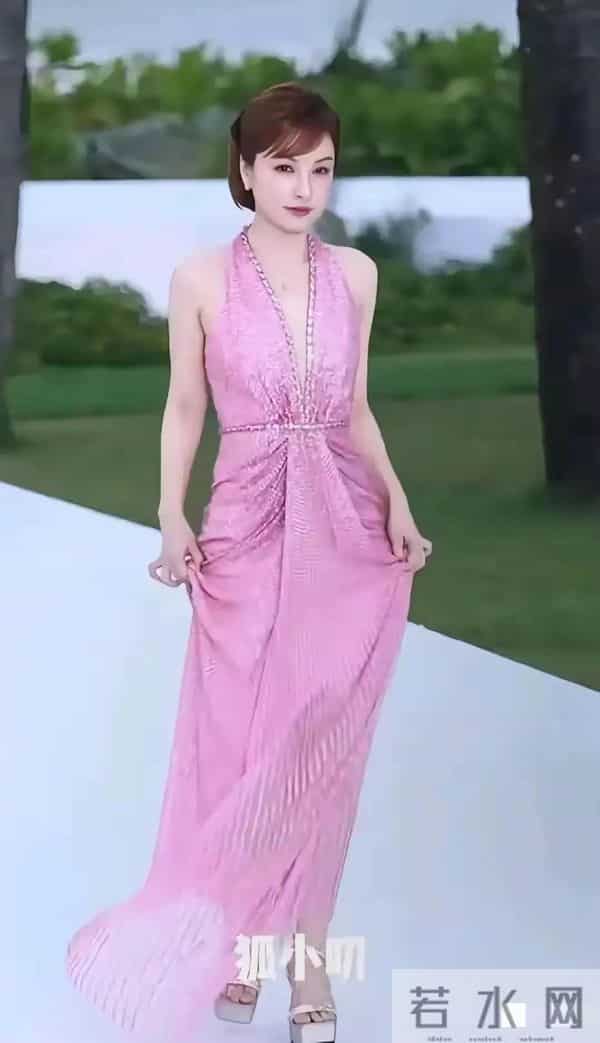 吴昕这容整得好成功 起码年轻了20岁 娇美红润的圆脸 美得像换了个