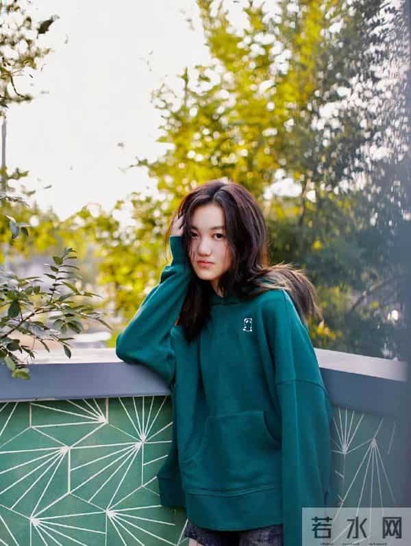 王菲没想到，"被曝同居"的28岁女儿窦靖童，彻底撕碎了自己的体面