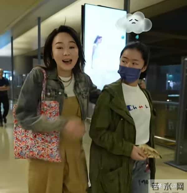 她是高鑫夫妇的女儿，不拍广告不进娱乐圈，读上海重点高中是学霸