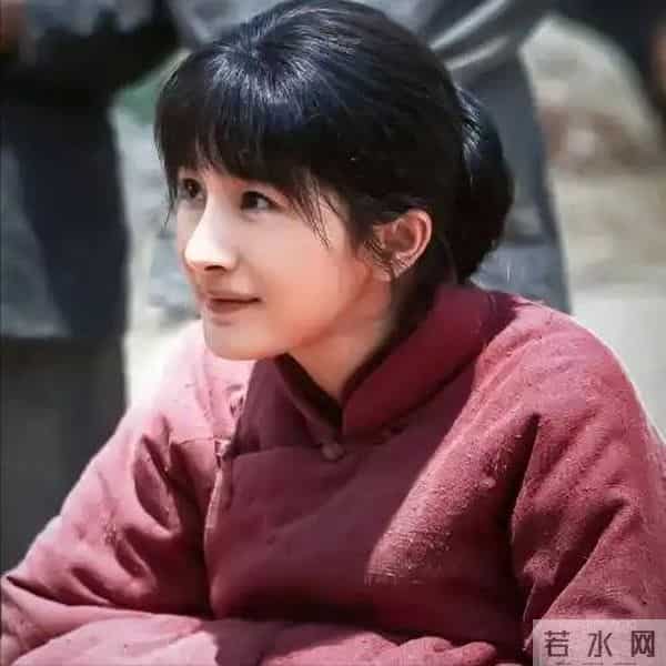 杨幂的“获奖感言”在全网火了，秦海璐的评价，终于有人信了！