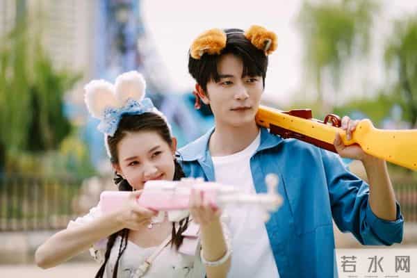 横店这一夜，珠圆玉润的短剧女神郭宇欣，秒了内娱一堆“排骨精”