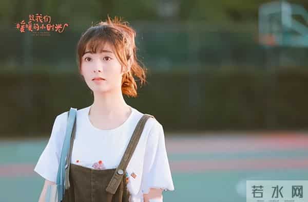 邢菲拿奖就曝恋情，两人被拍见家长，男友选秀出身，母亲下楼迎接