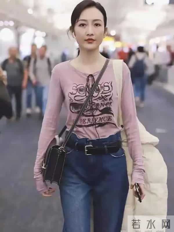 王鸥身材太能打，耐看而不失优雅，凸凹有致 腰细腿长 哪像生过孩子