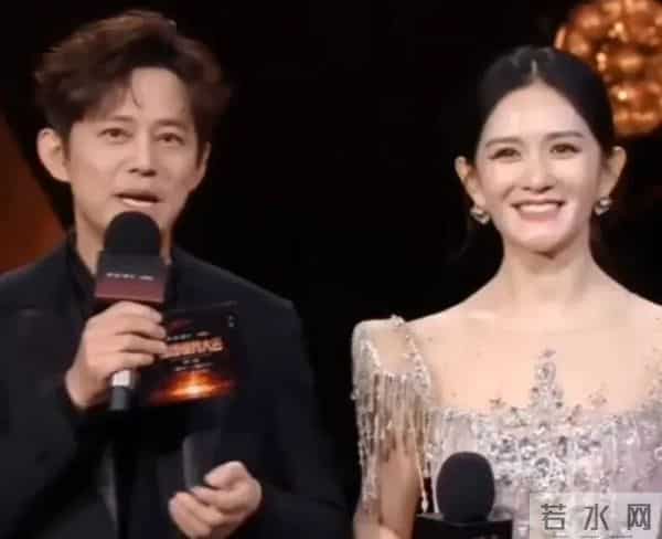 谢娜何炅久违同台主持，谢娜发文回应：当年的你们不是大傻子