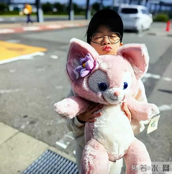 八年婚姻收场后，章子怡“夺娃记”大反转：汪峰为何口风紧闭？