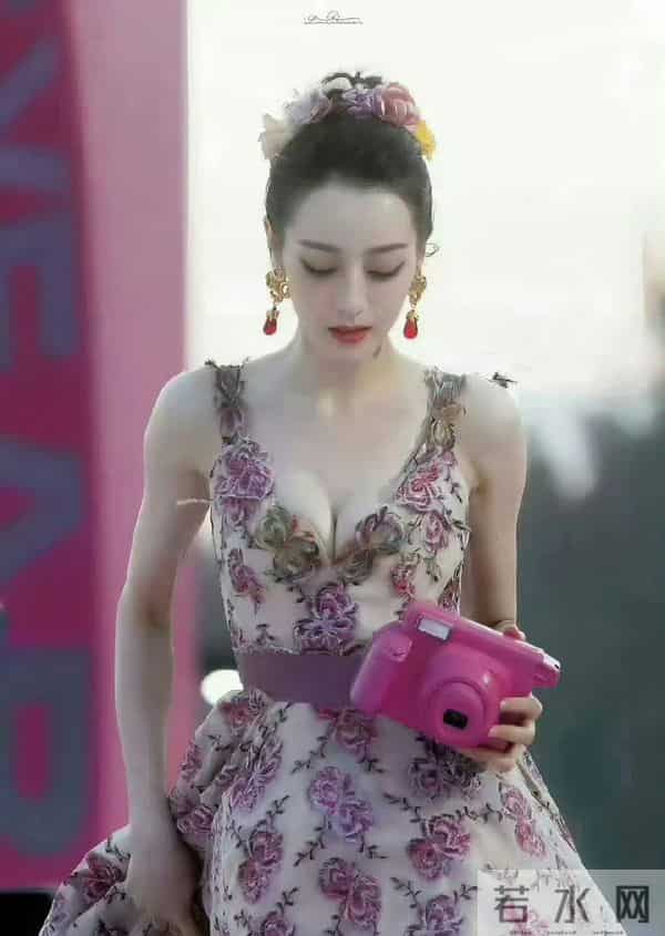 迪丽热巴，毋庸置疑的好身材