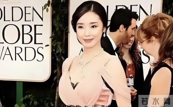 曾被张艺谋力捧，火后与富豪卷款61亿逃亡国外，大佬被抓她后悔吗