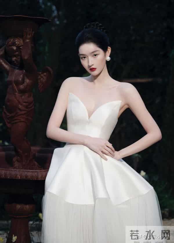 王玉雯亮相微博视界大会红毯,肌肤如雪,美得似小公主!