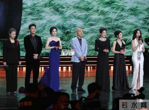 微博视界，蒋欣坐第二排C位，马伊琍靠边，多年女主角比不过配角