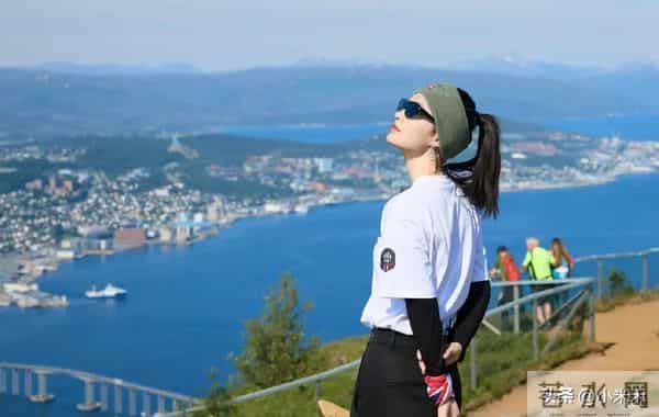 李沁在《花儿与少年7》里的穿搭！简直是户外时尚教科书啊！