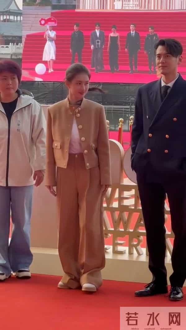 横店这一夜，珠圆玉润的短剧女神郭宇欣，秒了内娱一堆“排骨精”