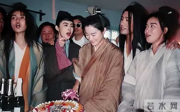 被曝“开黄腔”后，王家卫又迎来另一个噩耗，更多旧事被扯出