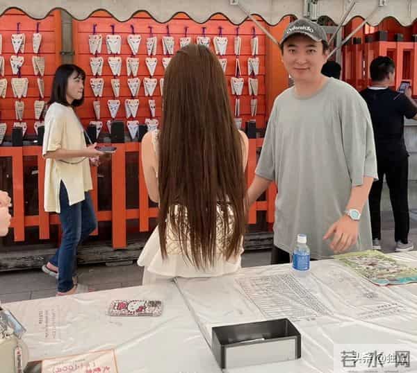 懒懒现状曝光，离开王思聪依旧“快活”，普通人没法过她这种生活