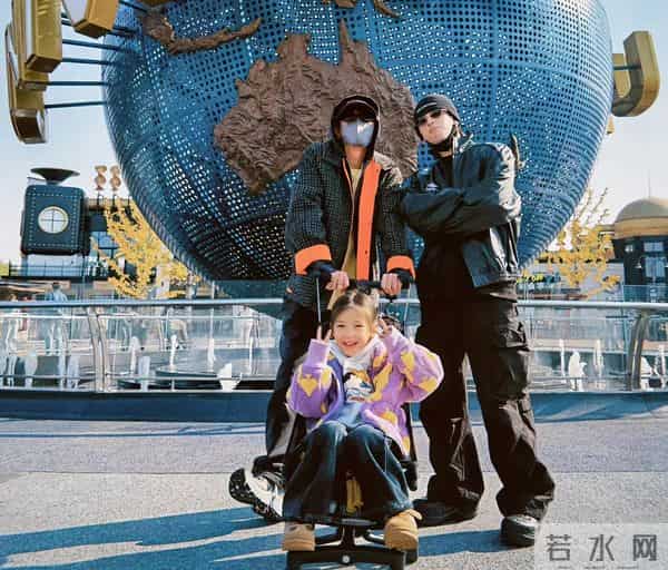 檀健次符龙飞一起抽烟，亮点是双爹带娃逛环球！