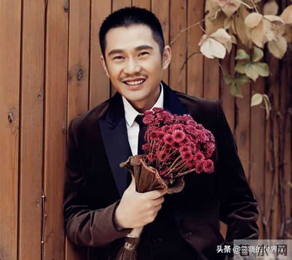 戏红人不红，明明自己很帅却娶“丑女”为妻，恩爱24年他到底图啥