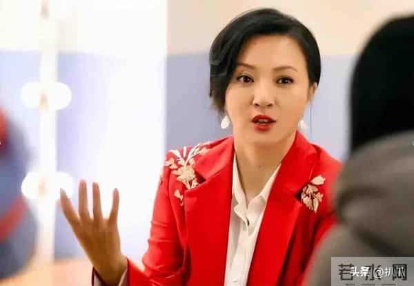 她是冯巩御用老婆，连登五年春晚后精神失常，如今50岁的她怎样了