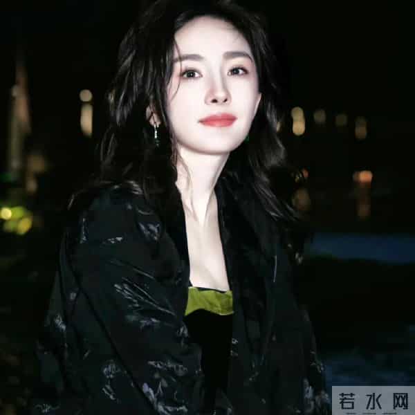 杨幂的“获奖感言”在全网火了，秦海璐的评价，终于有人信了！