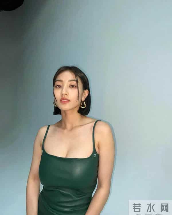 夸一夸朴志效 越来越美！ 身材超好！