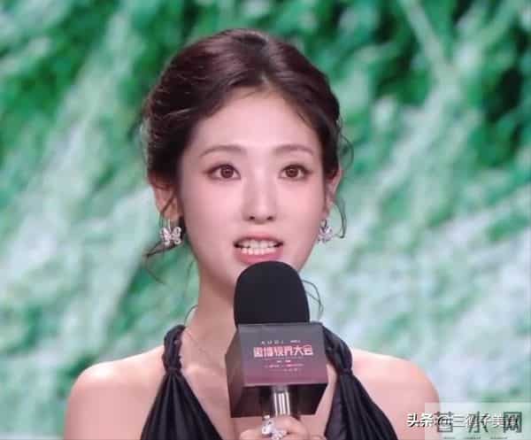 北京这一夜"乐子"多！杨幂指挥交通，蓝盈莹撞衫，欧豪疑偷瞄前任