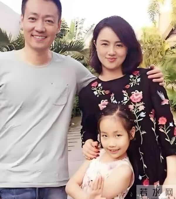 辛柏青状态不对劲了!丧妻后首露正脸,眼神空洞,憔悴到不敢认