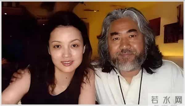 钱再多有何用？女儿被造谣后，张纪中又陷丑闻，老夫少妻敲响警钟