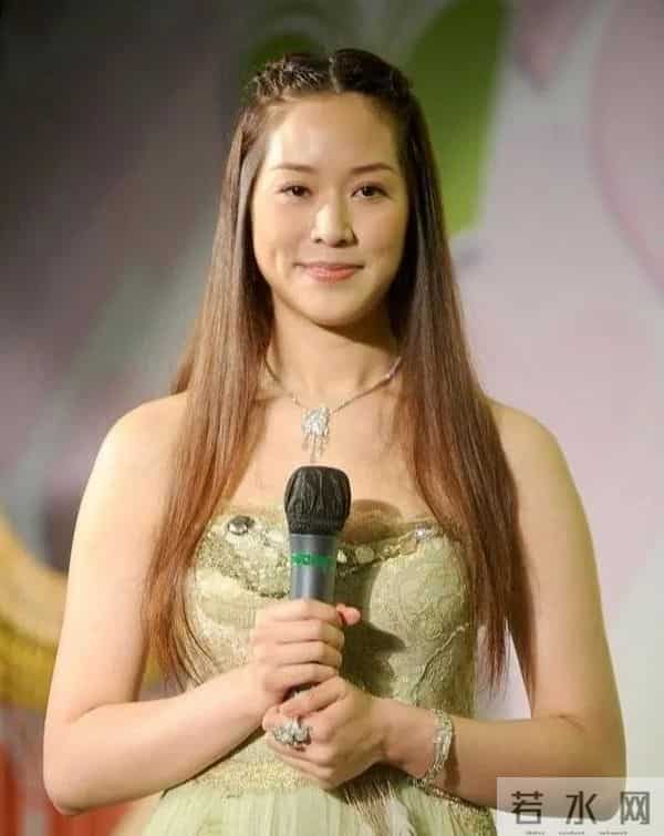 14岁已是人间尤物，被富豪选为“生育机器”，10亿娶进门连生四胎