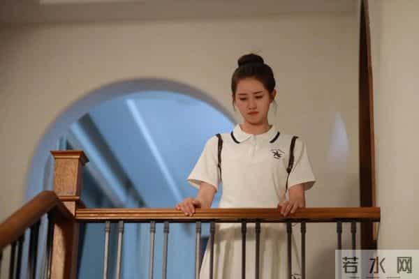 横店这一夜，珠圆玉润的短剧女神郭宇欣，秒了内娱一堆“排骨精”