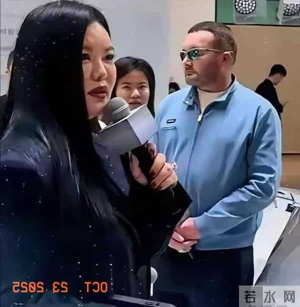 路人拍的李湘，原相机直出，没加美颜！