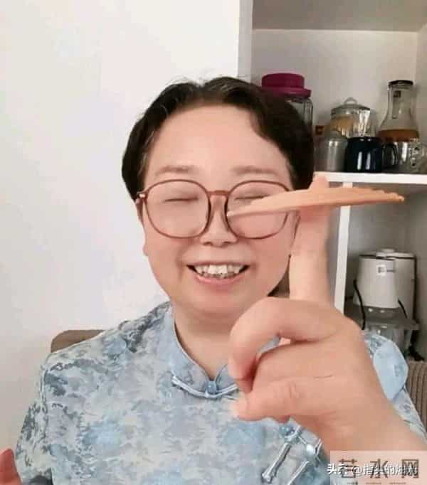 杜新枝素颜曝光，人设崩塌？直播里的妈妈和现实差太多