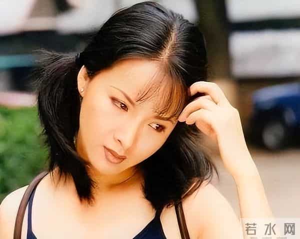 吃里扒外！定居美国13年，回国捞金惨遭“驱逐”，52岁活成了笑话