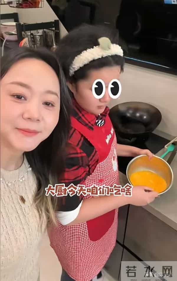 她是高鑫夫妇的女儿，不拍广告不进娱乐圈，读上海重点高中是学霸