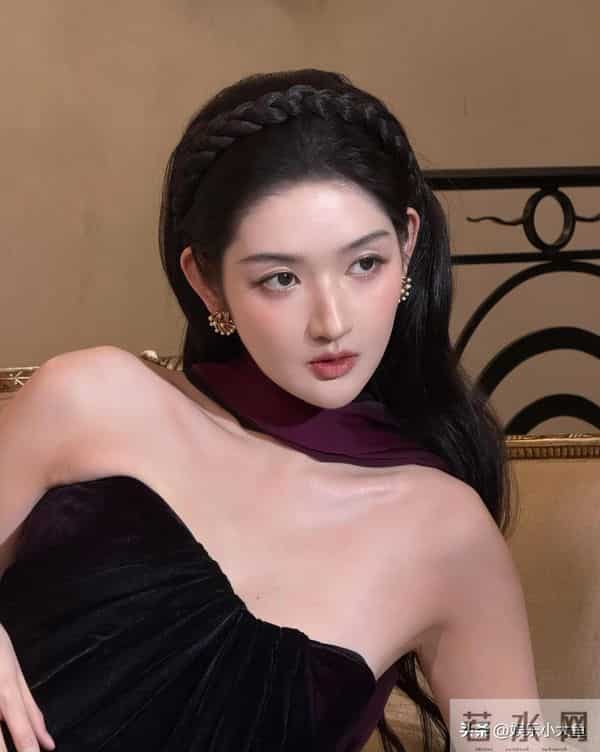 王玉雯亮相微博视界大会红毯,肌肤如雪,美得似小公主!