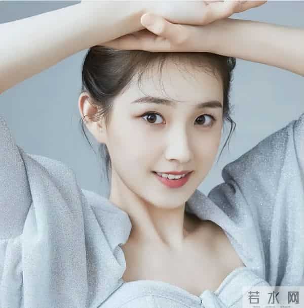 横店这一夜，珠圆玉润的短剧女神郭宇欣，秒了内娱一堆“排骨精”