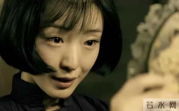 曾被张艺谋力捧，火后与富豪卷款61亿逃亡国外，大佬被抓她后悔吗