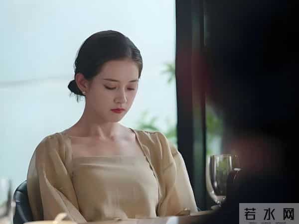 横店这一夜，珠圆玉润的短剧女神郭宇欣，秒了内娱一堆“排骨精”