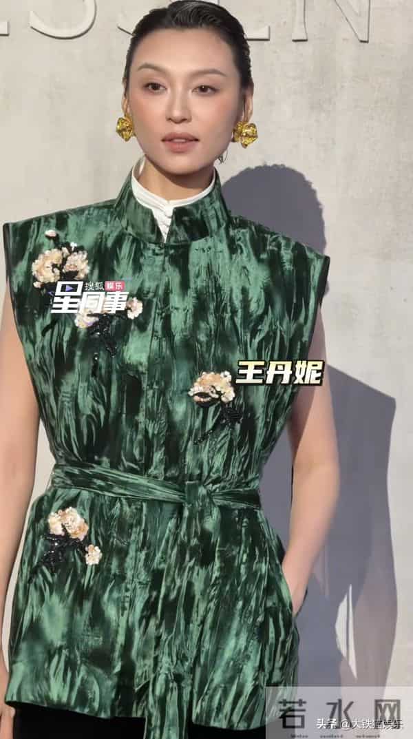 上海这一晚,蒋欣、胡杏儿秒了00后小花,才知什么叫美得有辨识度