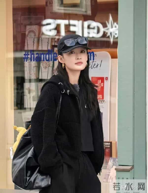 李沁在《花儿与少年7》里的穿搭！简直是户外时尚教科书啊！