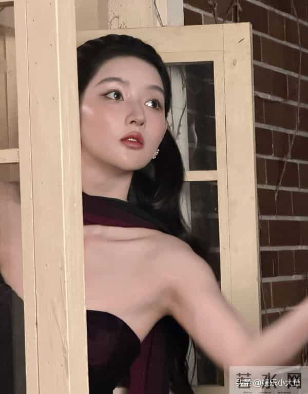 王玉雯亮相微博视界大会红毯,肌肤如雪,美得似小公主!