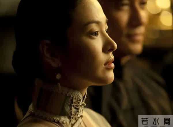 被曝“开黄腔”后，王家卫又迎来另一个噩耗，更多旧事被扯出