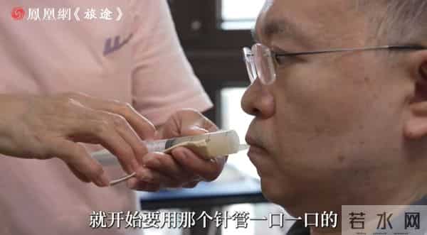 蔡磊近况曝光：配3名阿姨伺候，用针管喂食！透露最大心愿惹人敬