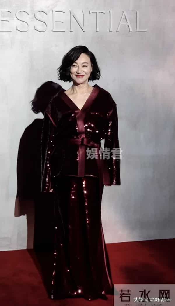 上海这一晚,蒋欣、胡杏儿秒了00后小花,才知什么叫美得有辨识度